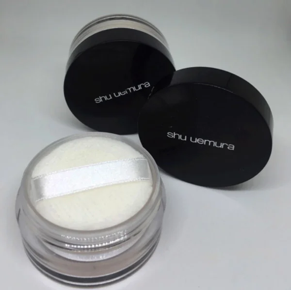 phan-phu-Shu-Uemura-The-Lightbulb-Glowing-Face-Powder