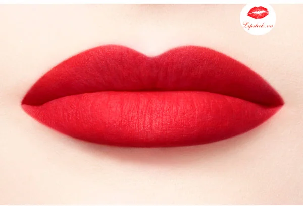 son-moi-shu-Uemura-Rouge-Unlimited-Supreme-Matte-RD187-4
